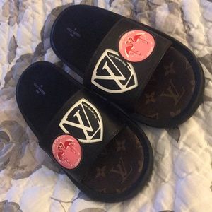 SOLD‼️‼️AUTHENTIC Louis Vuitton Passport Sandals.